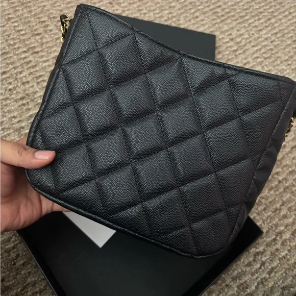 GWP Chanel gift beauty Black Quilted Shoulder Bag with Gold Chain - Picture 7 of 12